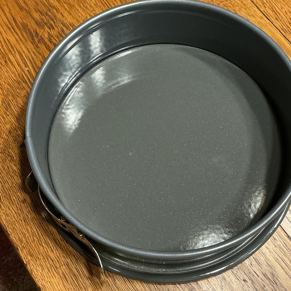 KAISER Nonstick Gray Springform Cake/Cheesecake  Pan with Secure Latch